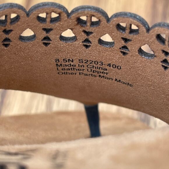 SoftWalk Bethany Sandals Womens 8.5 N Thong Leather Comfort Walking S2203-400 - Picture 8 of 8